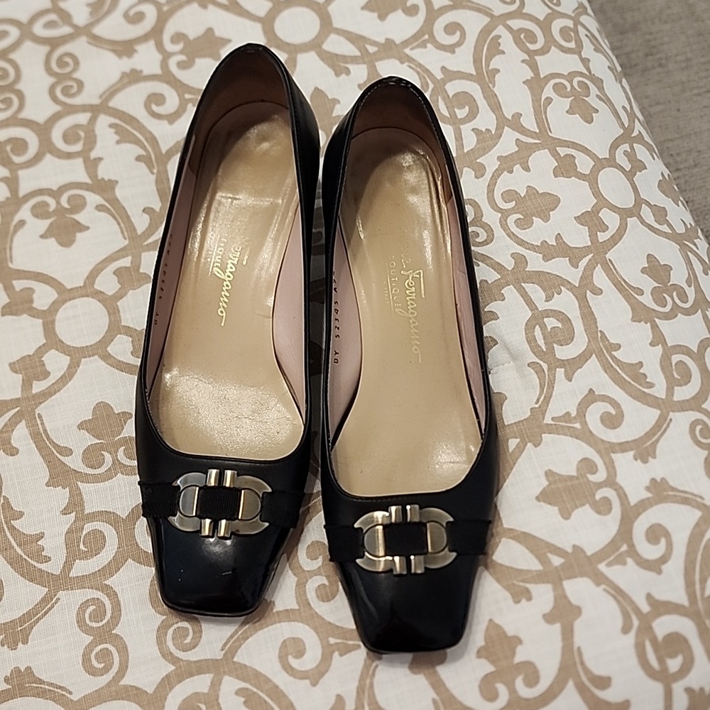 Salvatore Ferragamo Black Leather Pumps with Gold Gancini